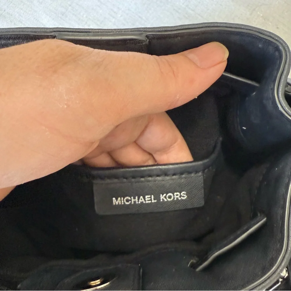 Michael Kors Blakely Medium Bucket Messenger Bag Black Quilted Leather